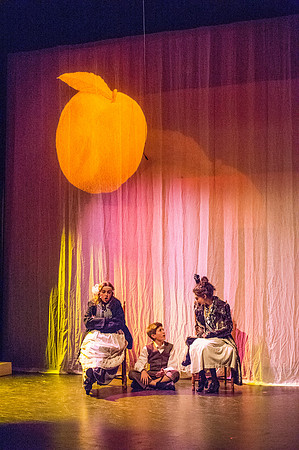 jamesgiantpeach_ms_dburns_2010