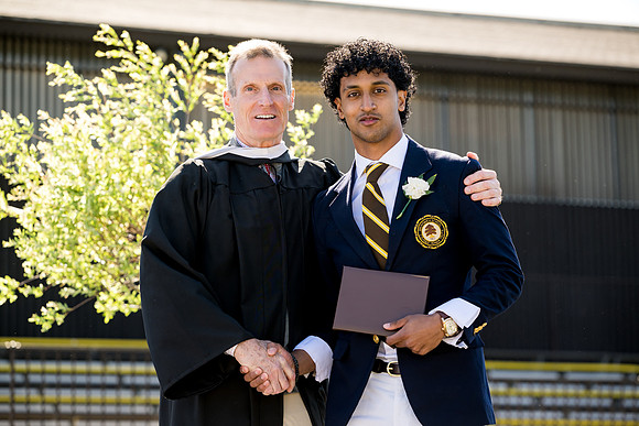 graduation23_diploma_ah_0208