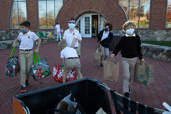 thanksgiving21_fooddrive_ls_gh_0024