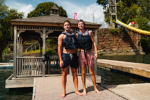 classtrip26_gr10_brownstone_ss1_2963