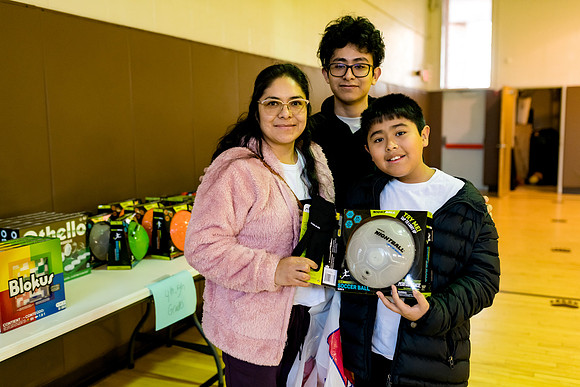 alumni_adc_toydrive22_horizons_ah_0011