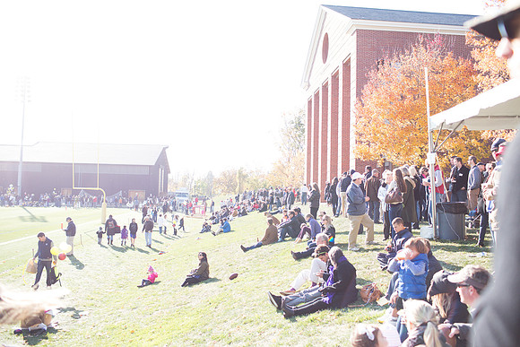 alumni_tent_crowd_hc13_jk_6202