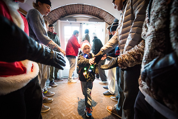 holiday_handshake16_wkl_0145