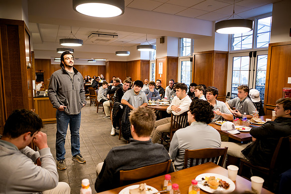 hc24_fballbfast_ah_0104