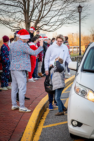 holiday21_handshake_jfess_4485
