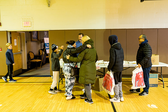 alumni_adc_toydrive22_horizons_ah_0026