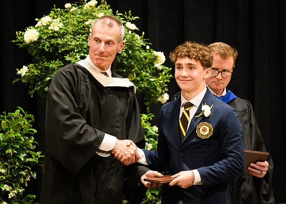 graduation25_diploma_wkl1_5213