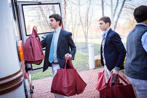 thanksgiving_fooddrive_us_wkl_6461