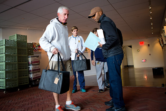 thanksgiving_fooddrive_us_mkras_0007