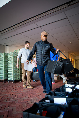thanksgiving_fooddrive_us_mkras_0050