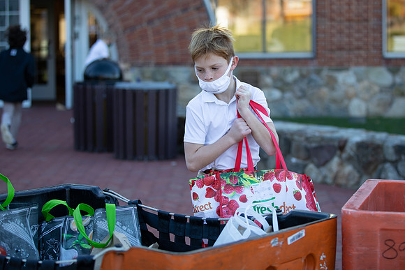 thanksgiving21_fooddrive_ls_gh_0025