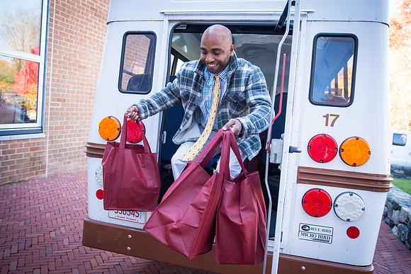 thanksgiving_fooddrive_us_wkl_6524