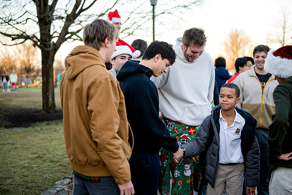 holiday_handshake24_ah_0024
