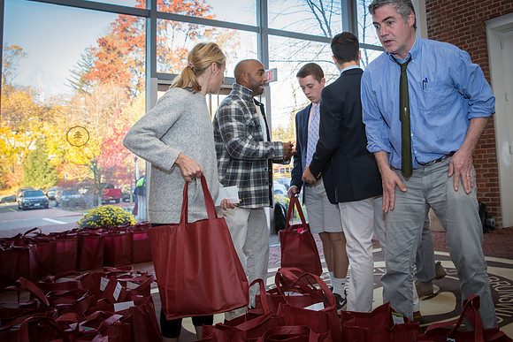 thanksgiving_fooddrive_us_jfess_6402