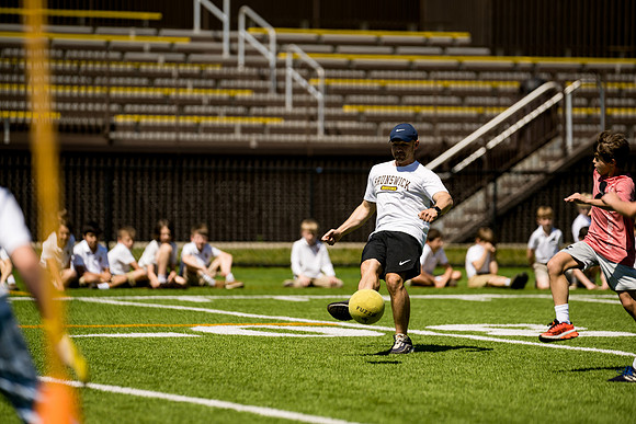 gr4faculty_soccer23_ah_0015