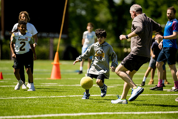 gr4faculty_soccer23_ah_0025