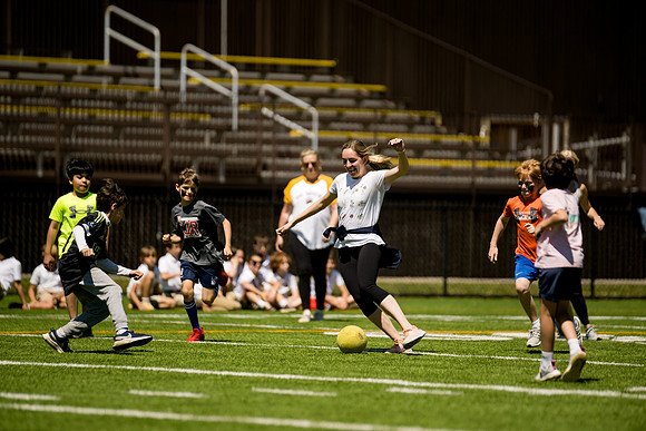 gr4faculty_soccer23_ah_0044