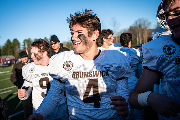 football_nepsac19_wkl8_1866