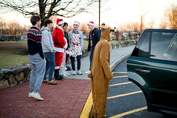 holiday_handshake24_ah_0001