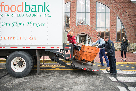 thanksgiving18_fooddrive_ls_wkl_9933