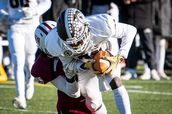 football_nepsac19_wkl5_3016