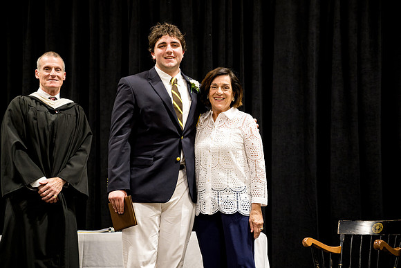 graduation25_diploma_ah_0595