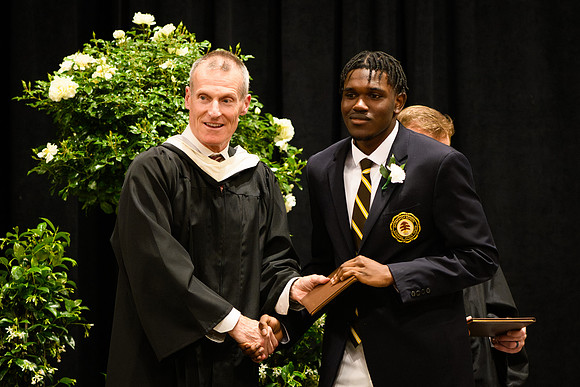 graduation25_diploma_wkl1_4950