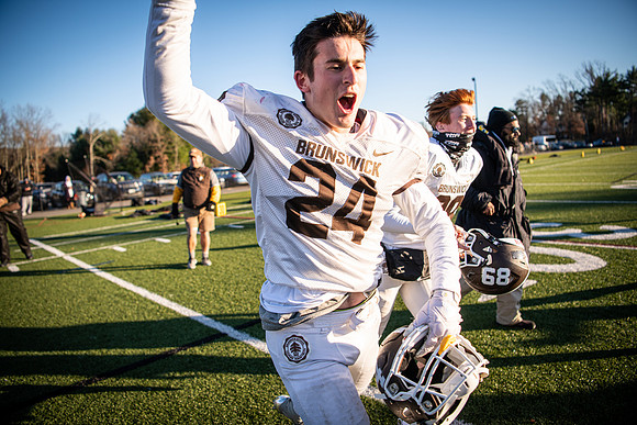 football_nepsac19_wkl8_1752