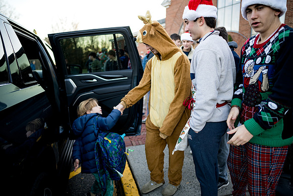 holiday_handshake24_ah_0048