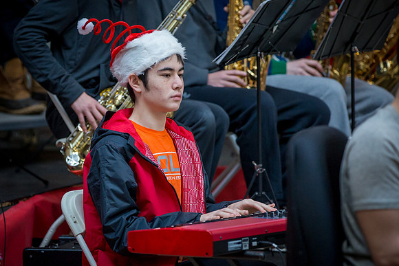 holiday_allschool16_jfess_6885