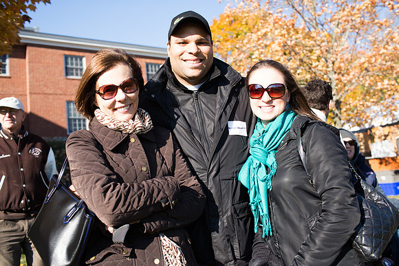 alumni_tent_crowd_hc13_jk_6257