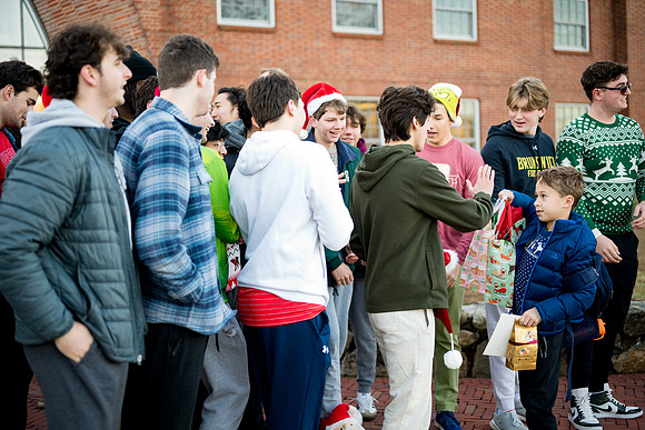 holiday_handshake24_ah_0130