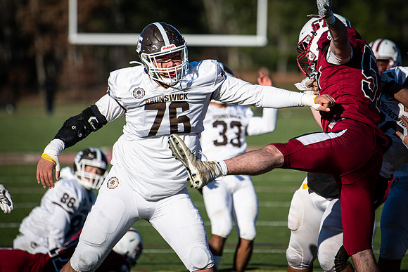 football_nepsac19_wkl8_1444