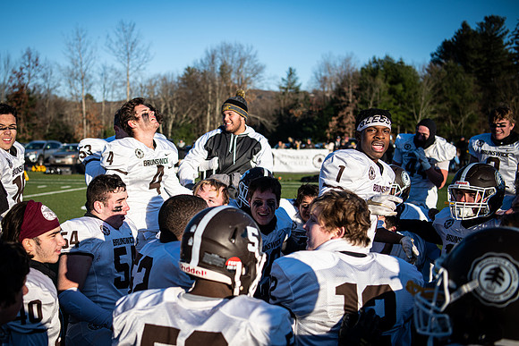 football_nepsac19_wkl8_1843