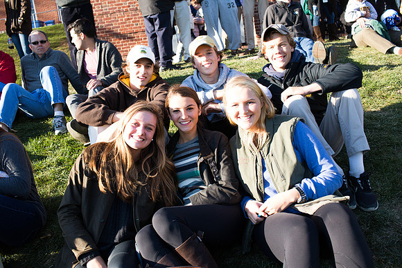 alumni_tent_crowd_hc13_jk_6469