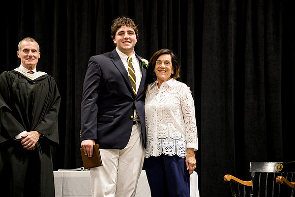 graduation25_diploma_ah_0596