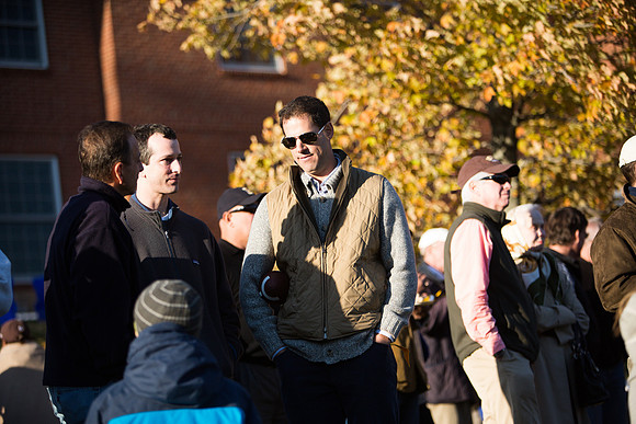 alumni_tent_crowd_hc13_jk_6585