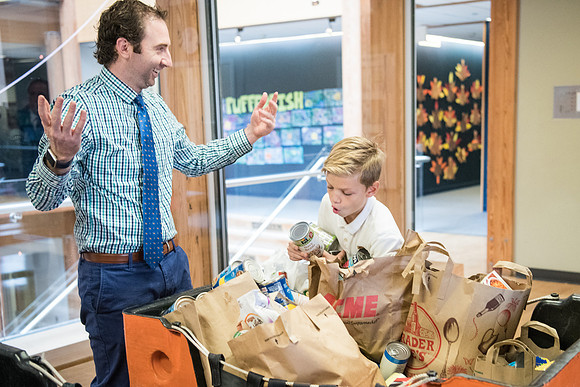 thanksgiving18_fooddrive_ls_wkl_9915