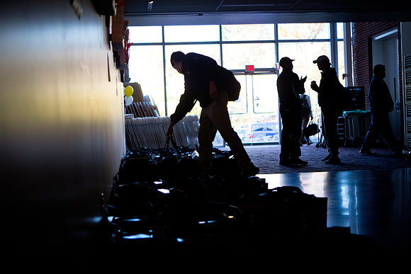 thanksgiving_fooddrive_us_mkras_0043