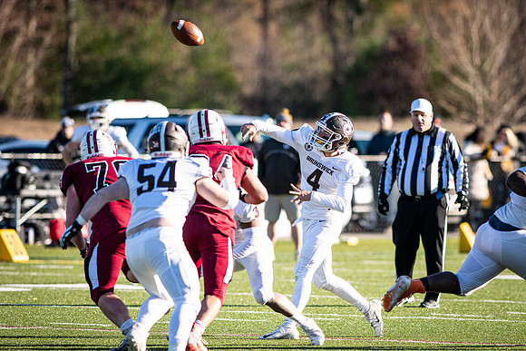 football_nepsac19_wkl8_1614