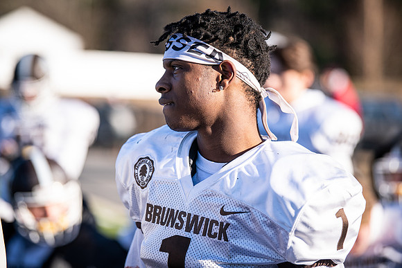 football_nepsac19_wkl8_1586