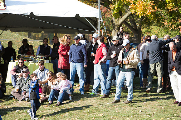 alumni_tent_crowd_hc13_jk_6228