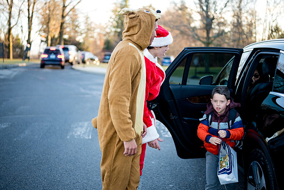 holiday_handshake24_ah_0135