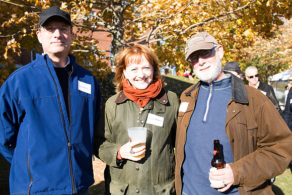 alumni_tent_crowd_hc13_jk_6262