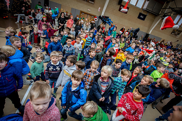 holiday_allschool16_jfess_4922