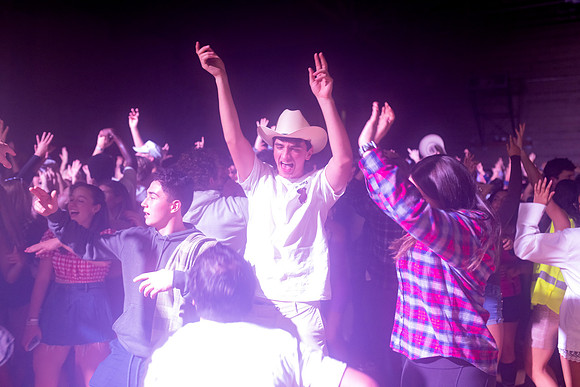 hc23_dance_us_ah_0102