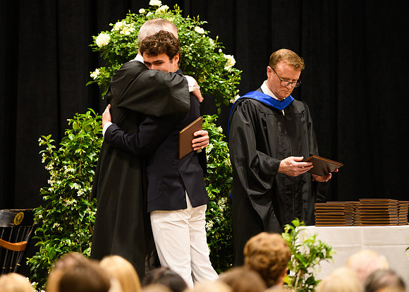 graduation25_diploma_wkl1_5055