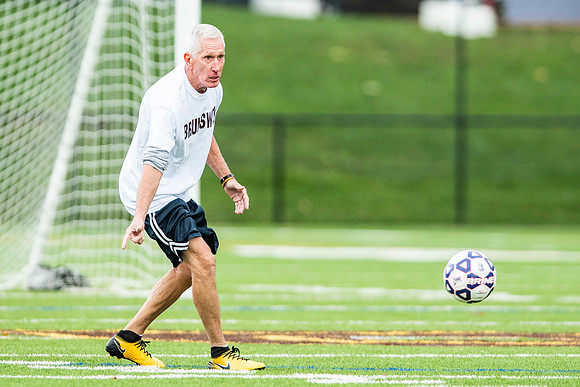 hc18_alumni_soccer_dburns_5028