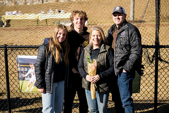 soccer_2024-11-09_seniorday_ah_0249