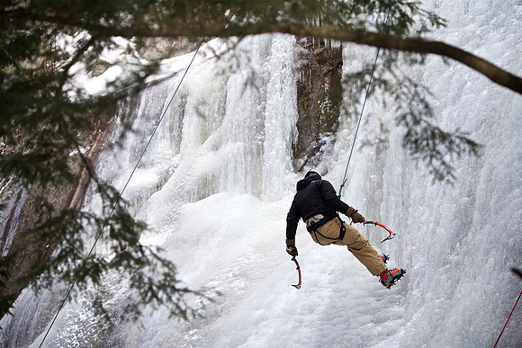 campdudley16_iceclimbing_bd_6096